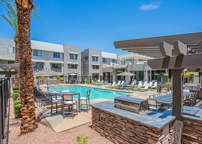 Walk To Westgate W Modern Pool Gym Parking Wd Glendale