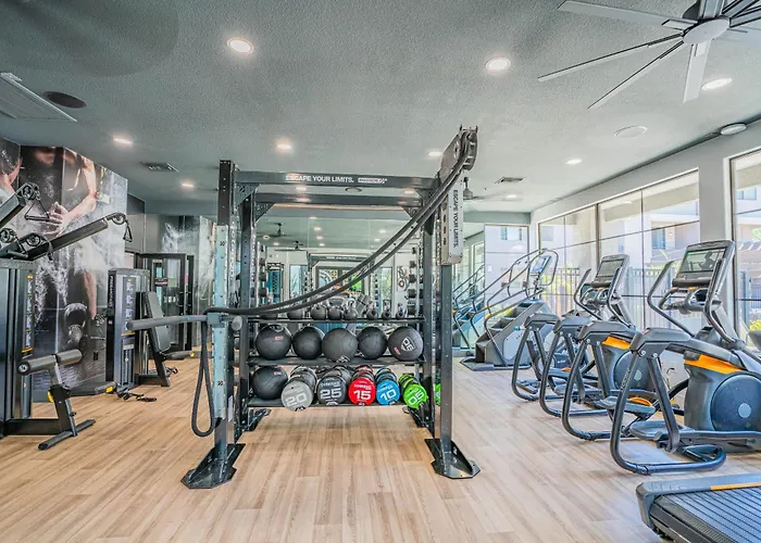 Apartment Walk To Westgate W Modern Pool Gym Parking Wd Glendale
