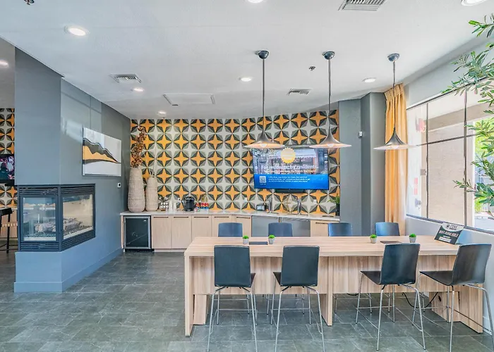 Apartment Walk To Westgate W Modern Pool Gym Parking Wd Glendale