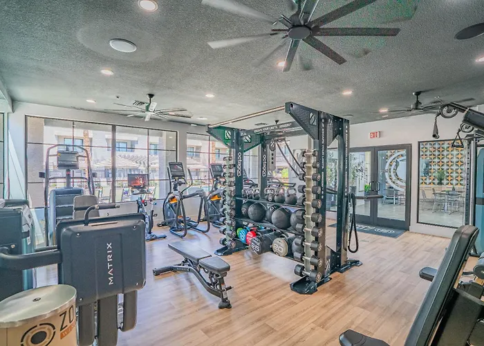 Walk To Westgate W Modern Pool Gym Parking Wd Apartment Glendale