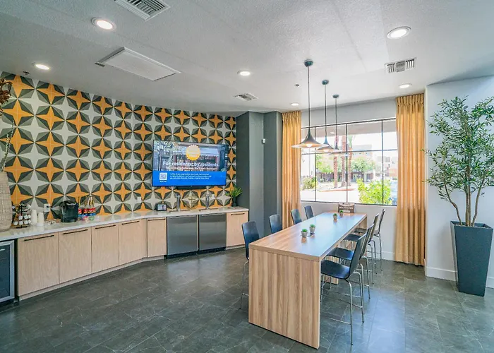 Apartment Walk To Westgate W Modern Pool Gym Parking Wd