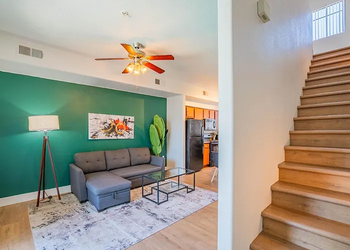 Walk To Westgate W Modern Pool Gym Parking Wd Apartment Glendale