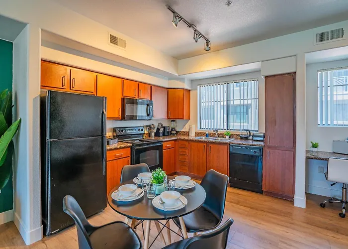 Apartment Walk To Westgate W Modern Pool Gym Parking Wd Glendale