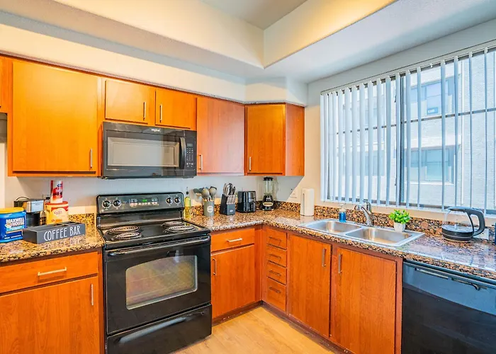 Apartment Walk To Westgate W Modern Pool Gym Parking Wd *