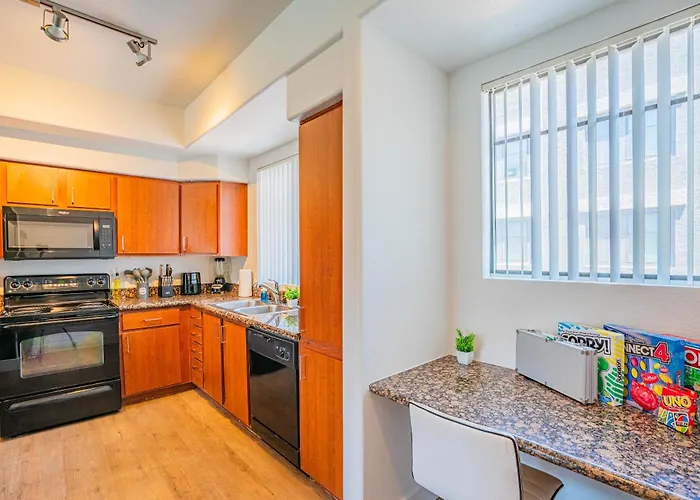 Walk To Westgate W Modern Pool Gym Parking Wd Apartment Glendale
