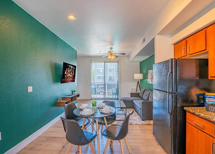 Walk To Westgate W Modern Pool Gym Parking Wd * Glendale