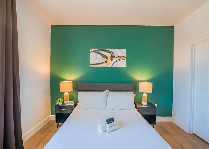 Walk To Westgate W Modern Pool Gym Parking Wd * Glendale