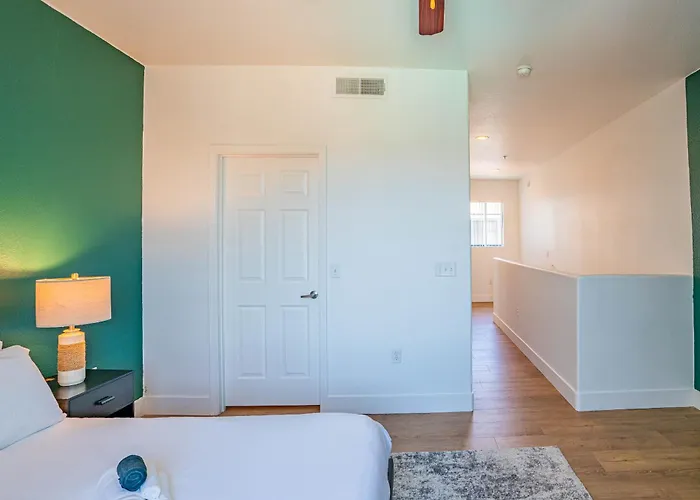 Walk To Westgate W Modern Pool Gym Parking Wd