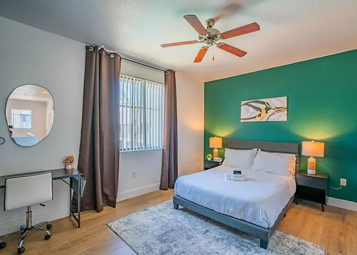 Walk To Westgate W Modern Pool Gym Parking Wd * Glendale