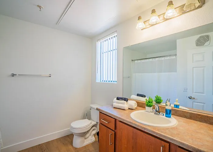 Walk To Westgate W Modern Pool Gym Parking Wd Apartment Glendale