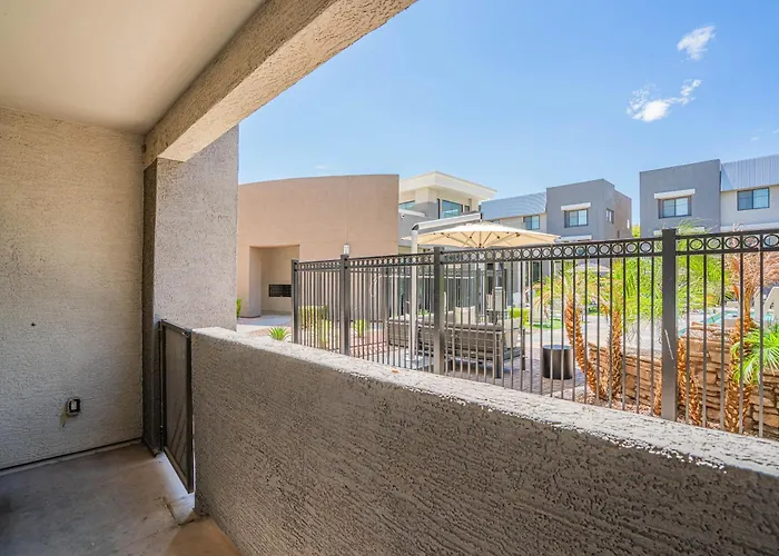 Walk To Westgate W Modern Pool Gym Parking Wd Glendale