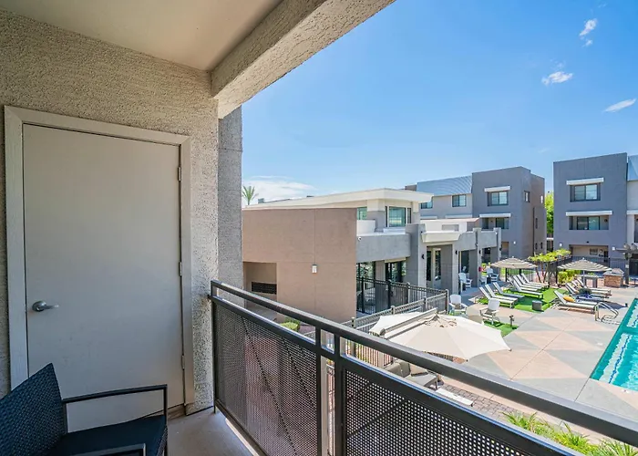 Walk To Westgate W Modern Pool Gym Parking Wd * Glendale