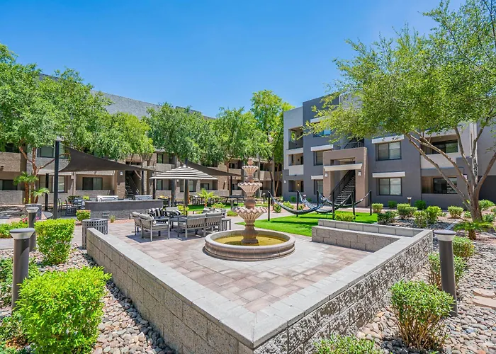 Walk To Westgate W Modern Pool Gym Parking Wd Apartment